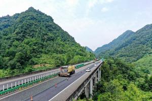 戰(zhàn)酷暑，高遠(yuǎn)養(yǎng)護(hù)工程十面捷報